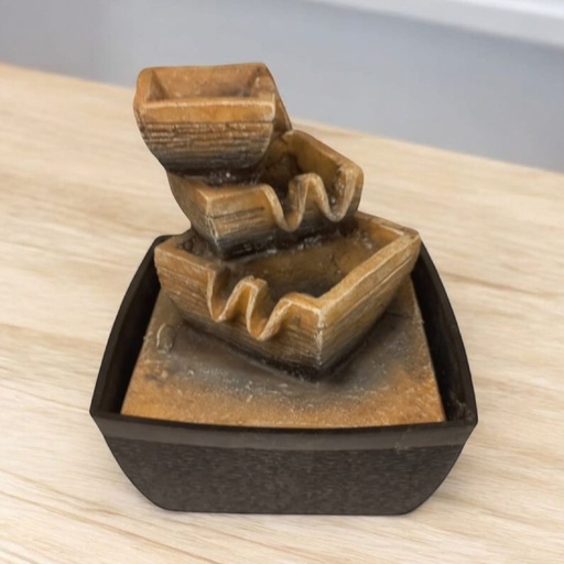 Fuente de Agua con Luz LED Chica N°7