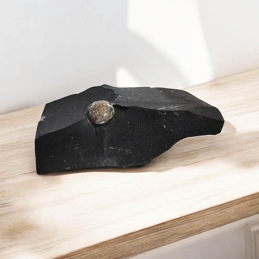 Pirita en Basalto 9.5cm